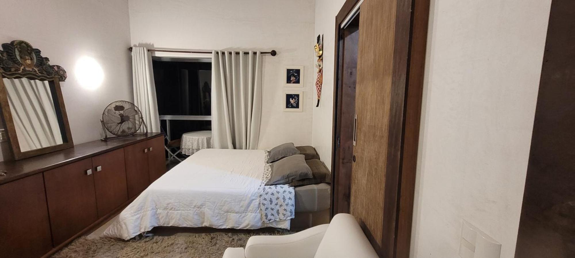 Em Casa De Com Estacionamento Quarto em Acomodações Particulares *